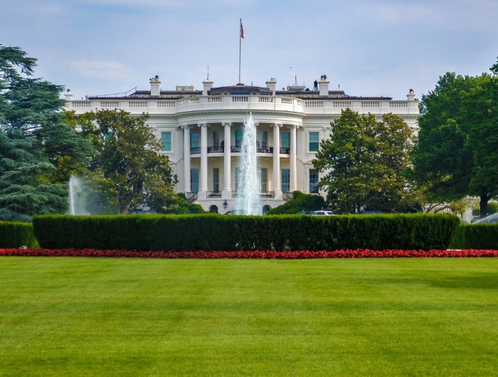 白宫南草坪。