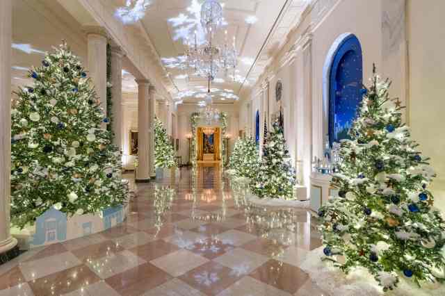 can you visit the white house at christmas