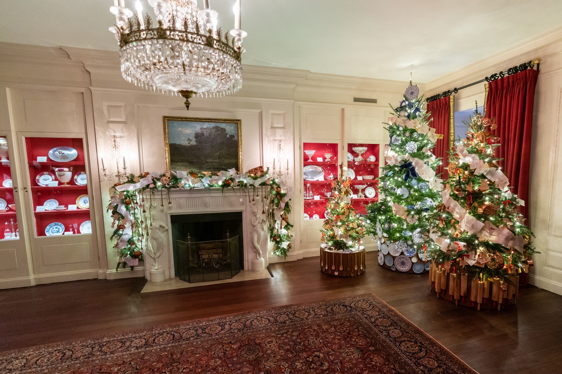White House unveils its holiday decor, including 77 trees and a 'We the  People' theme