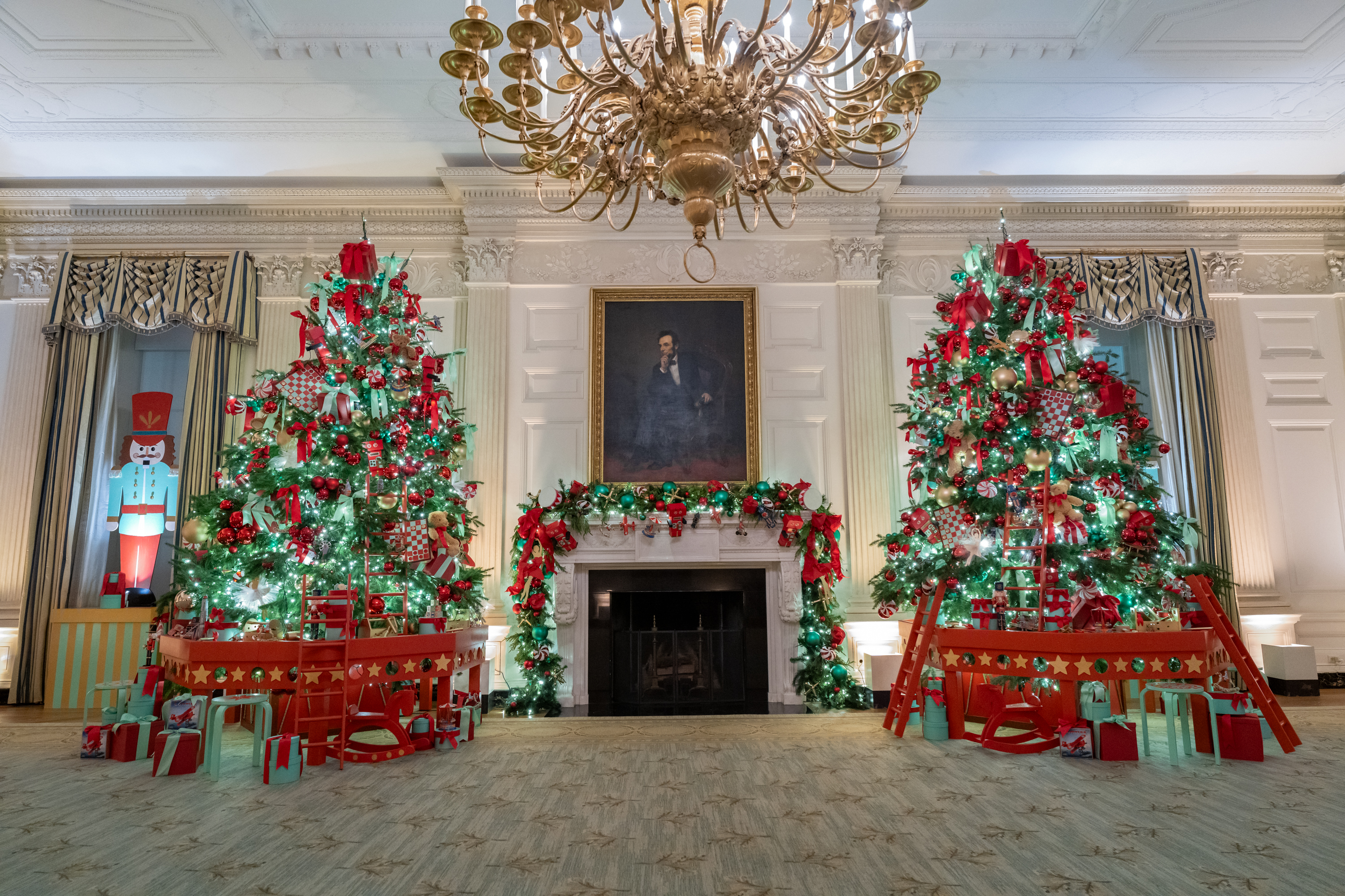 The State Dinning Room Christmas Decorations
