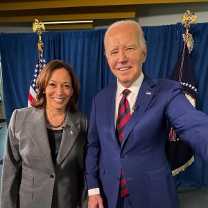President Biden and Vice President Harris pose for a selfie