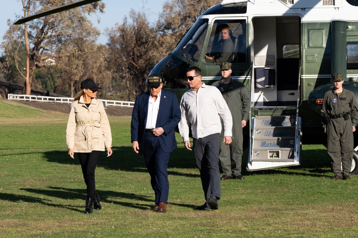 President Donald J. Trump and First Lady arrive aboard Marine One to tour a Pacific Palisades neighborhood affected by recent wildfires in Los Angeles, Friday, Jan. 24, 2025. (Official White House Photo by Andrea Hanks)