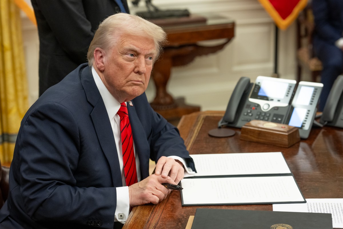 President Donald Trump signs Executive Orders, Monday, February 10, 2025, in the Oval Office. (Official White House photo by Daniel Torok)