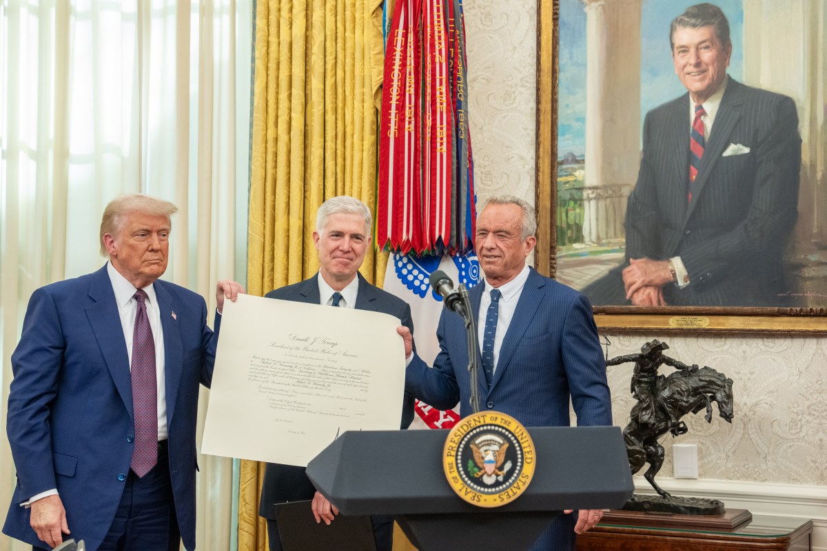 Robert F. Kennedy Jr. is sworn in as Secretary of the Department of Health and Human Services at the White House, Thursday, February 13, 2025. (Official White House Photo by Joyce Boghosian.)