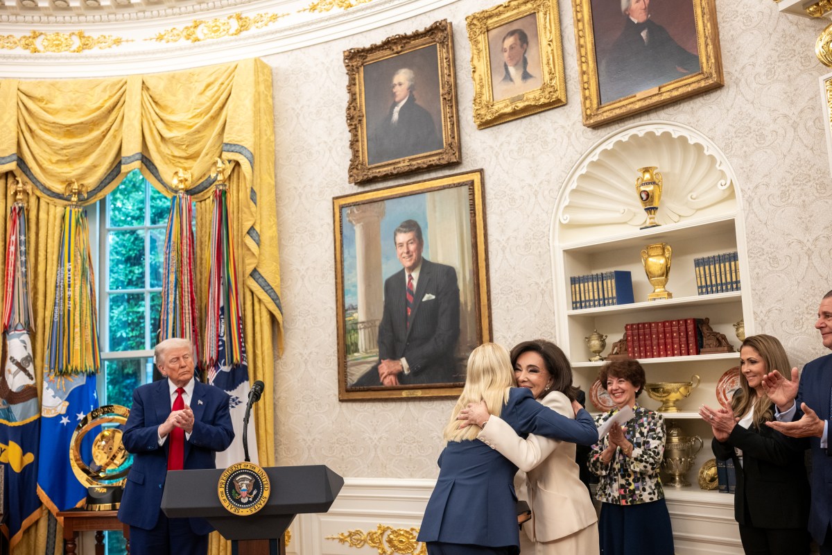 Attorney General Pam Bondi swears in the Interim U.S. Attorney for the District of Columbia Jeanine Pirro, Wednesday, May 28, 2025, in the Oval Office. (Official White House Photo by Joyce N. Boghosian)