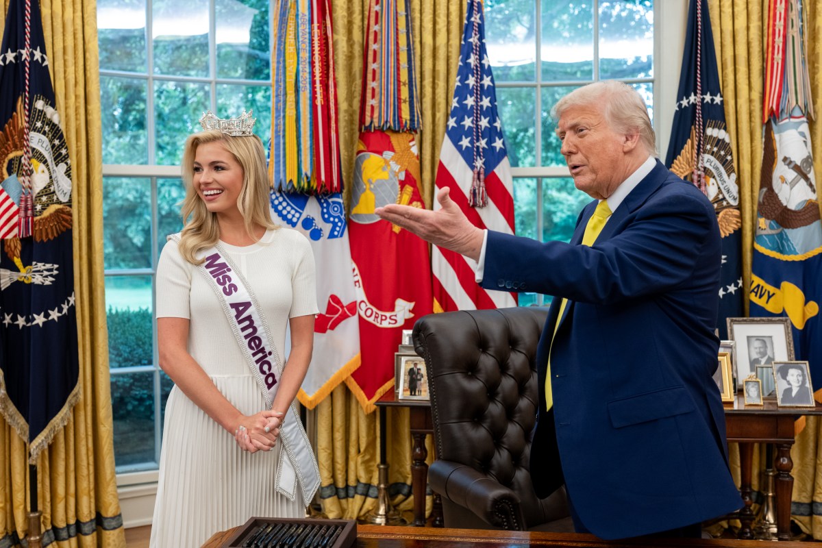 President Trump meets with Miss America 2025 Abbie Stockard – The White  House
