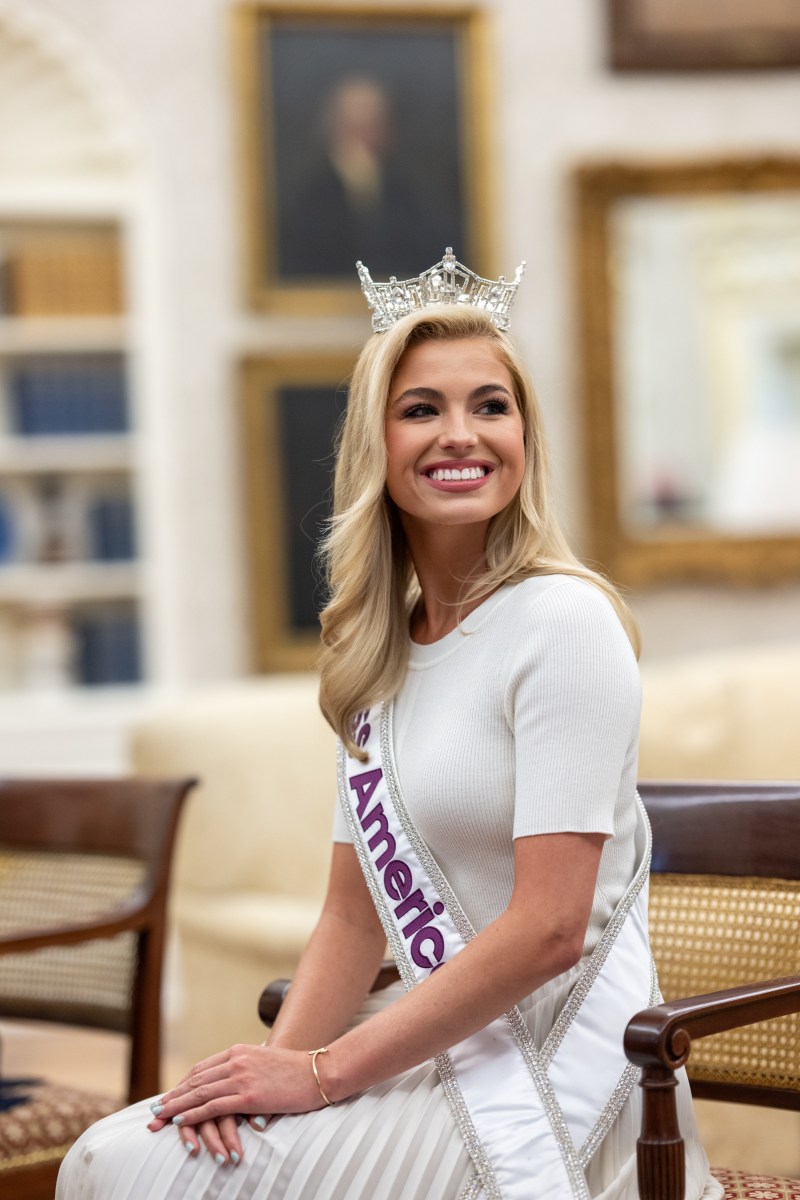 President Donald Trump meets with Miss America 2025 Abbie Stockard, Thursday, May 29, 2025, in the Oval Office. (Official White House Photo by Molly Riley)