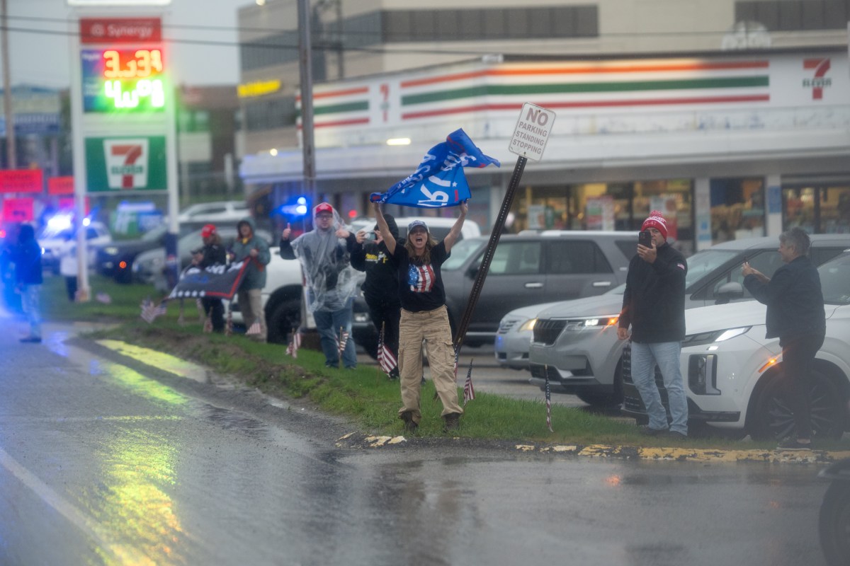 President Donald Trump departs U.S. Steel Corporation-Irvin Works in West Mifflin, Pennsylvania, Friday, May 30, 2025, en route to Allegheny County Airport. (Official White House Photo by Daniel Torok)