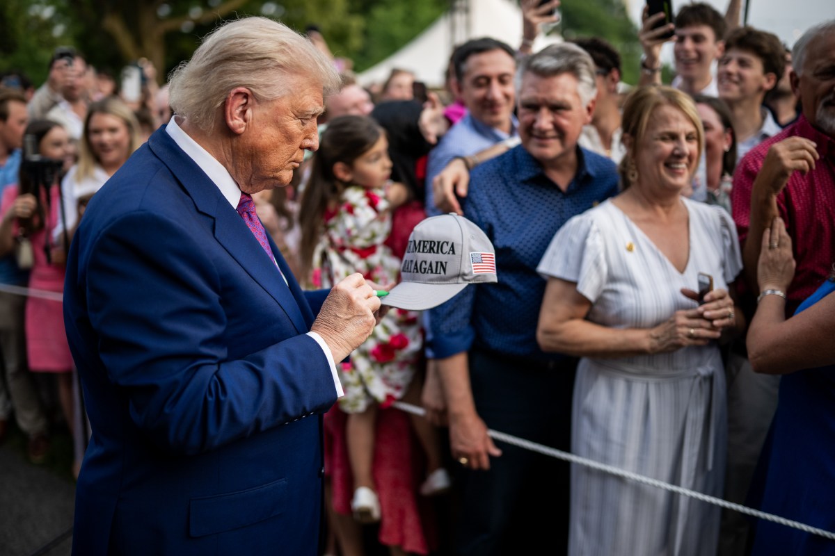 President Donald Trump and First Lady Melania Trump greet guests along the rope line at the Congressional Picnic, Thursday, June 11, 2025, on the South Lawn of the White House. (Official White House Photo by Daniel Torok)