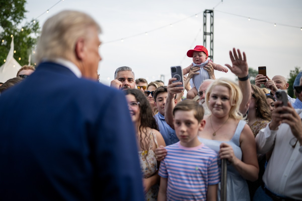 President Donald Trump and First Lady Melania Trump greet guests along the rope line at the Congressional Picnic, Thursday, June 11, 2025, on the South Lawn of the White House. (Official White House Photo by Daniel Torok)