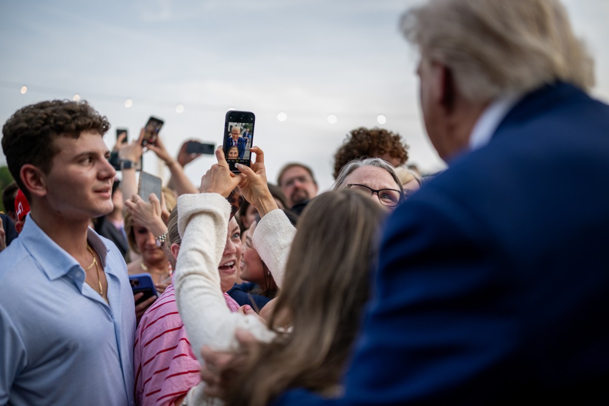President Donald Trump and First Lady Melania Trump greet guests along the rope line at the Congressional Picnic, Thursday, June 11, 2025, on the South Lawn of the White House. (Official White House Photo by Daniel Torok)