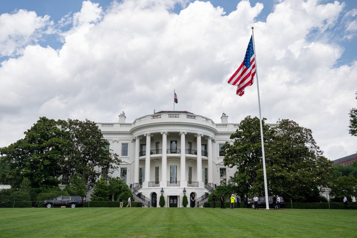 The American flag is raised on the newly-installed flagpole on the South Lawn of the White House, Wednesday, June 18, 2025. (Official White House Photo by Molly Riley)