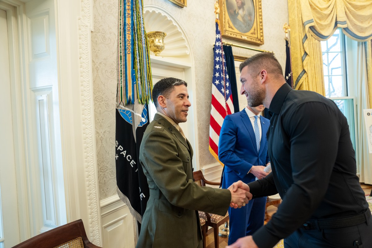 President Donald Trump poses for photos with Tim Tebow, his wife Demi-Leigh Tebow, and Secretary of State Marco Rubio, in the Oval Office, Tuesday, April 1, 2025. (Official White House Photo by Daniel Torok)