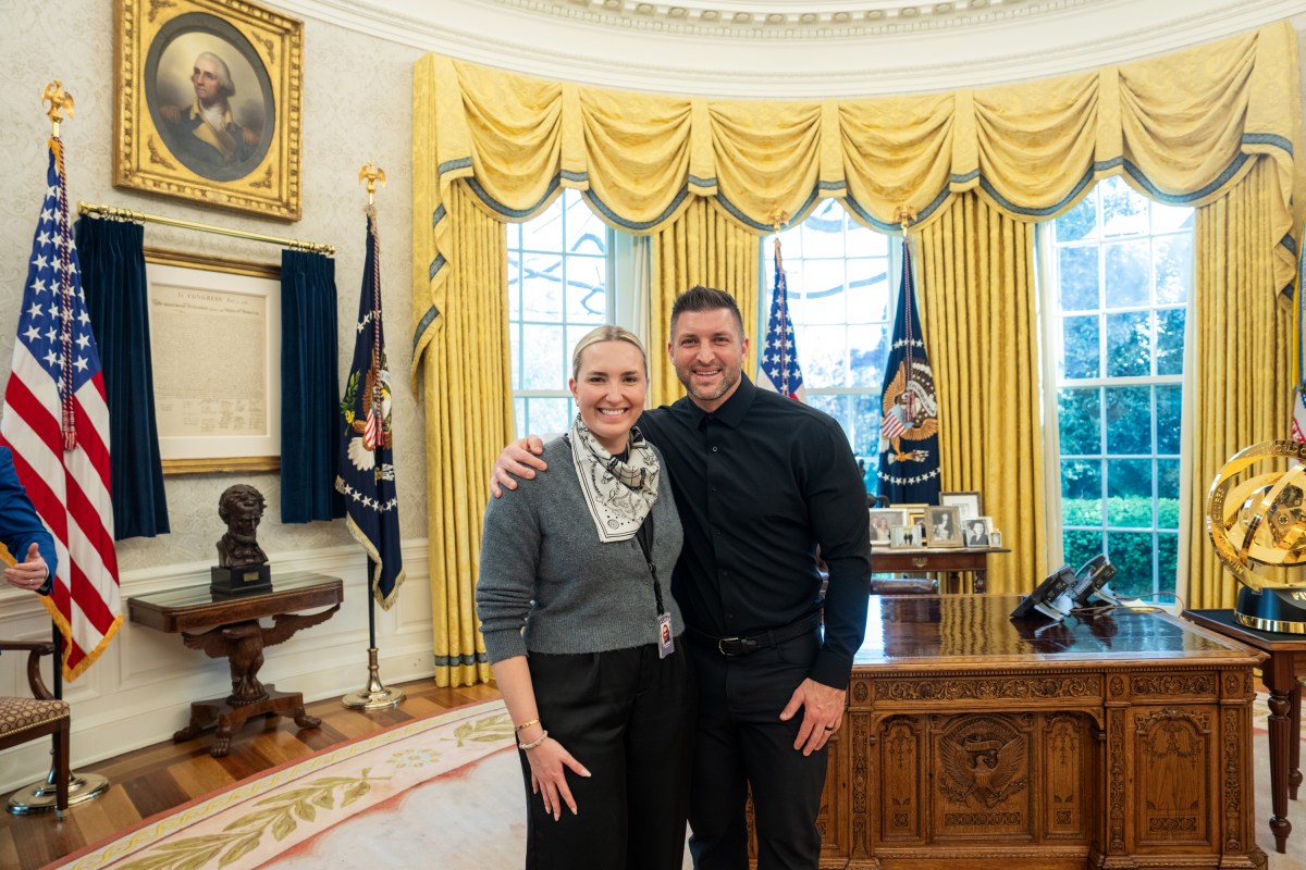 President Donald Trump poses for photos with Tim Tebow, his wife Demi-Leigh Tebow, and Secretary of State Marco Rubio, in the Oval Office, Tuesday, April 1, 2025. (Official White House Photo by Daniel Torok)
