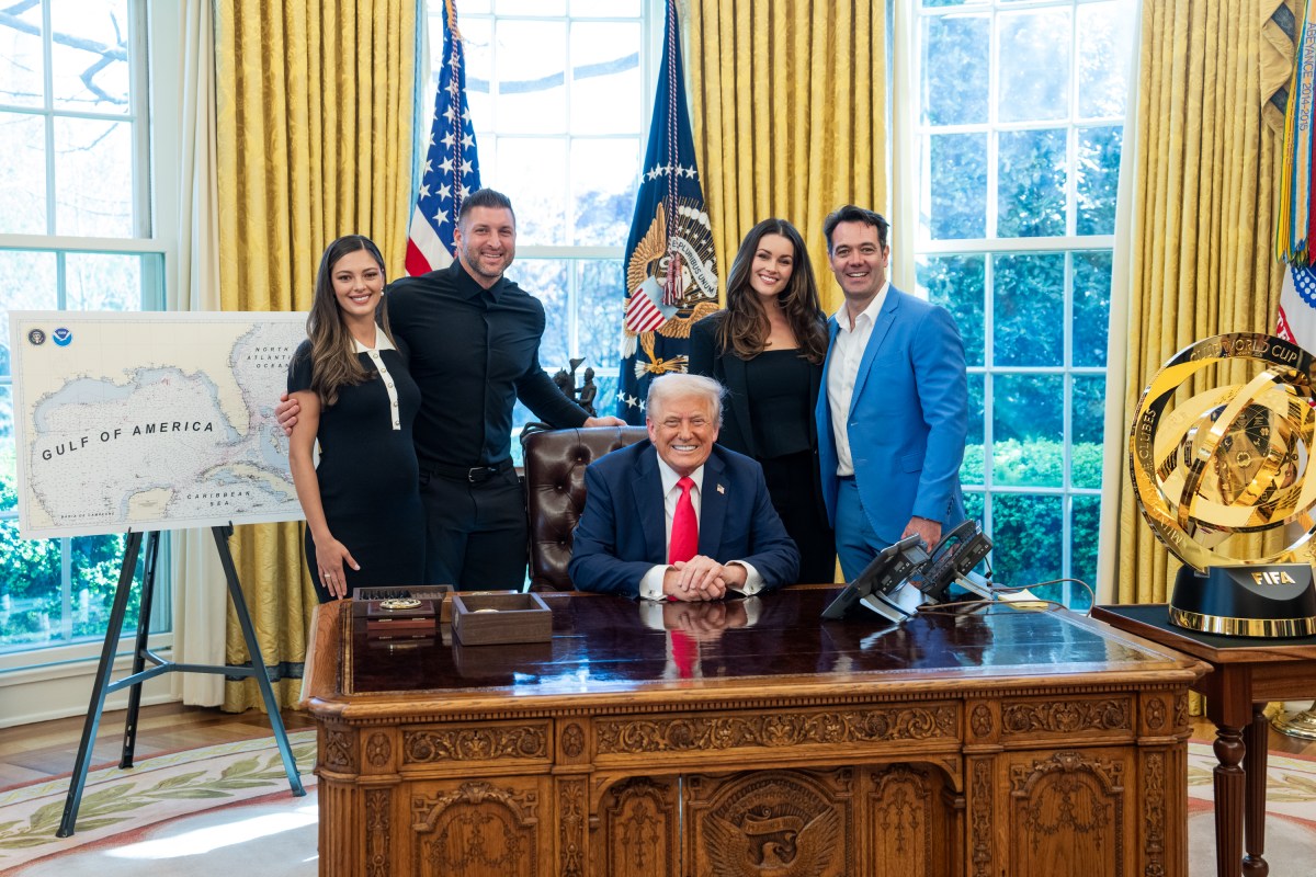 President Donald Trump poses for photos with Tim Tebow, his wife Demi-Leigh Tebow, and Secretary of State Marco Rubio, in the Oval Office, Tuesday, April 1, 2025. (Official White House Photo by Daniel Torok)