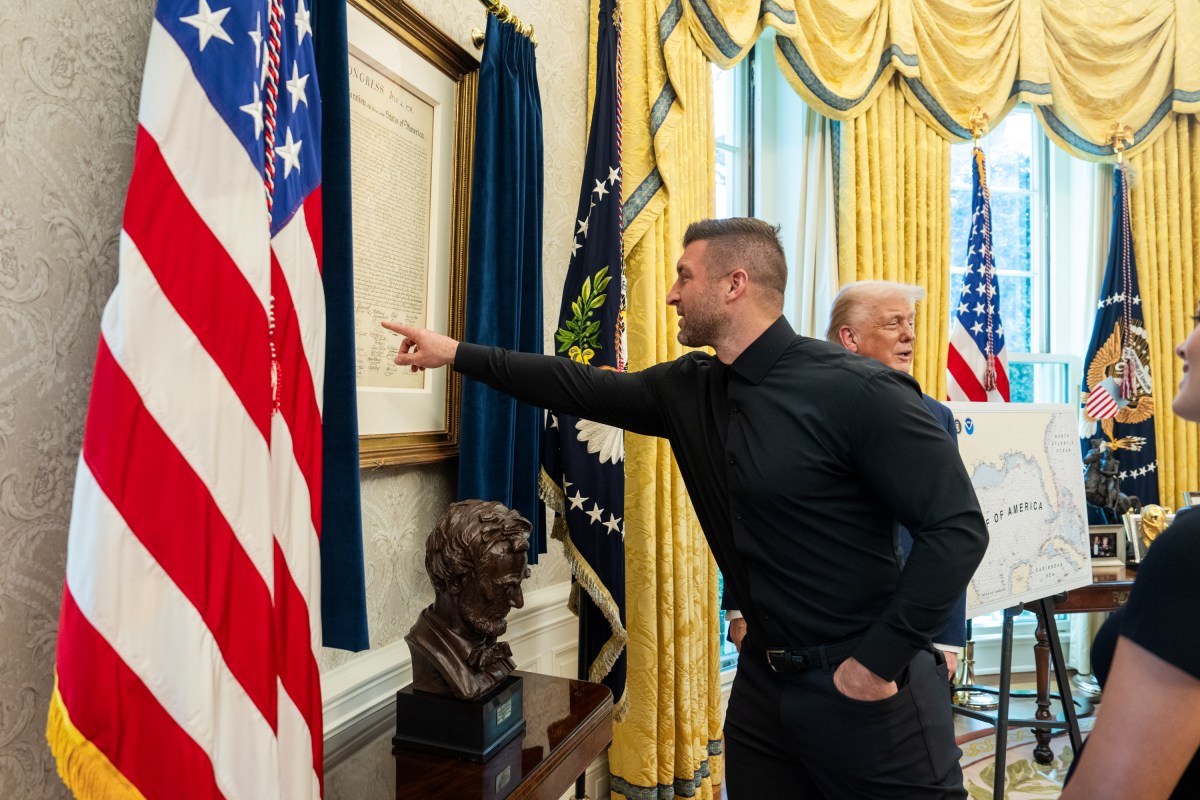 President Donald Trump poses for photos with Tim Tebow, his wife Demi-Leigh Tebow, and Secretary of State Marco Rubio, in the Oval Office, Tuesday, April 1, 2025. (Official White House Photo by Joyce N. Boghosian)