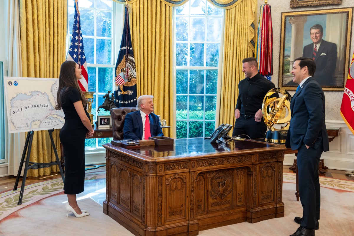 President Donald Trump poses for photos with Tim Tebow, his wife Demi-Leigh Tebow, and Secretary of State Marco Rubio, in the Oval Office, Tuesday, April 1, 2025. (Official White House Photo by Joyce N. Boghosian)