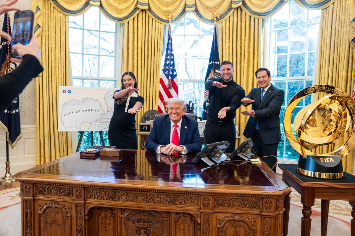 President Donald Trump poses for photos with Tim Tebow, his wife Demi-Leigh Tebow, and Secretary of State Marco Rubio, in the Oval Office, Tuesday, April 1, 2025. (Official White House Photo by Joyce N. Boghosian)