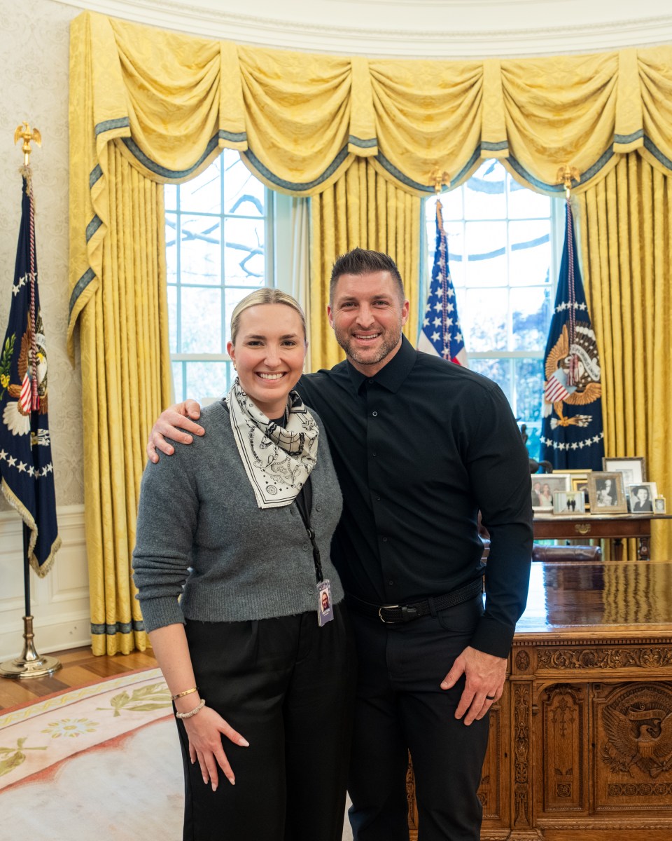 President Donald Trump poses for photos with Tim Tebow, his wife Demi-Leigh Tebow, and Secretary of State Marco Rubio, in the Oval Office, Tuesday, April 1, 2025. (Official White House Photo by Daniel Torok)