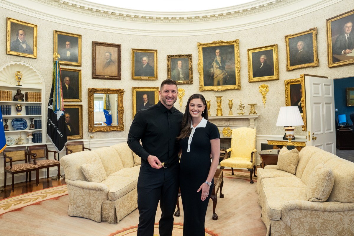 President Donald Trump poses for photos with Tim Tebow, his wife Demi-Leigh Tebow, and Secretary of State Marco Rubio, in the Oval Office, Tuesday, April 1, 2025. (Official White House Photo by Joyce N. Boghosian)