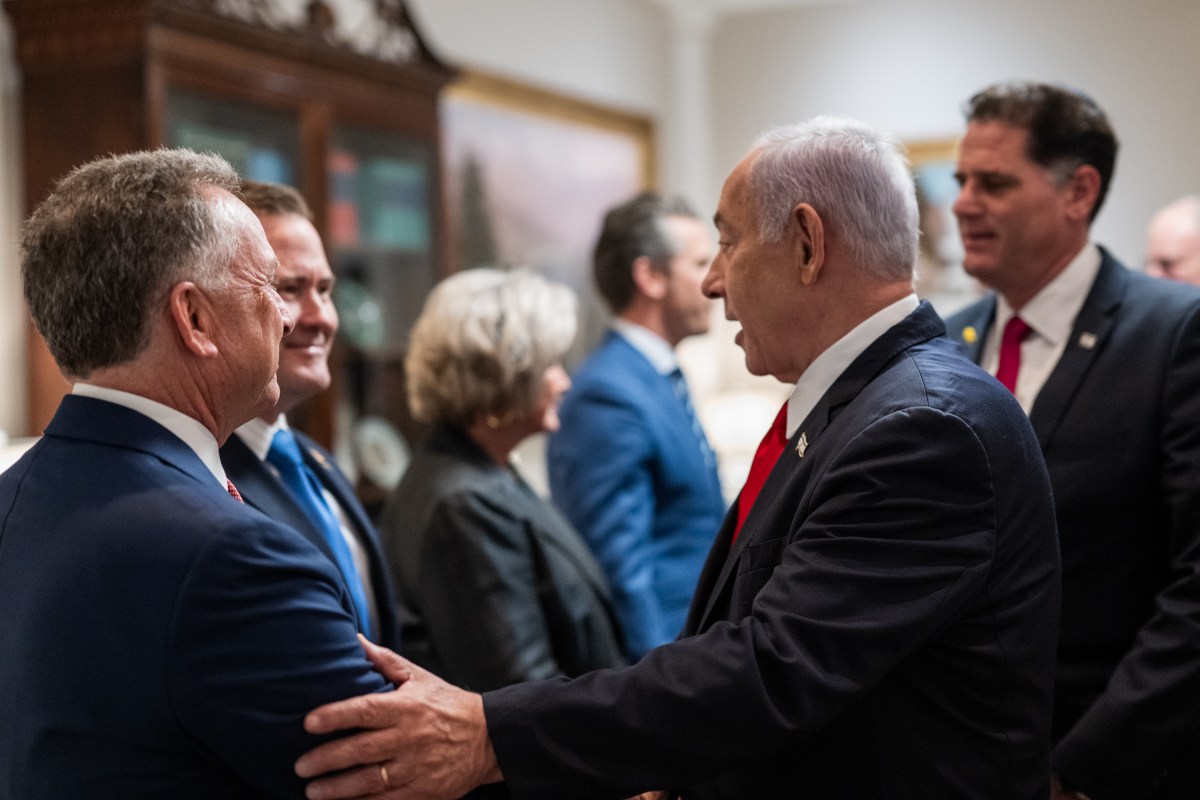 President Donald Trump and senior staff greet Israeli Prime Minister Benjamin Netanyahu, Monday, April 7, 2025, in the West Wing Lobby of the White House. (Official White House Photo by Joyce N. Boghosian)