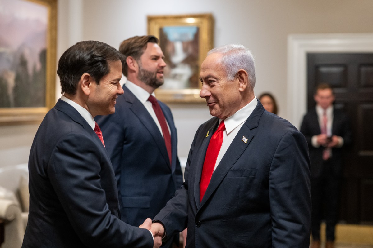 President Donald Trump and senior staff greet Israeli Prime Minister Benjamin Netanyahu, Monday, April 7, 2025, in the West Wing Lobby of the White House. (Official White House Photo by Joyce N. Boghosian)