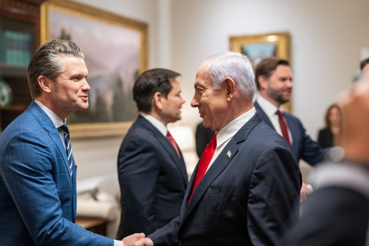President Donald Trump and senior staff greet Israeli Prime Minister Benjamin Netanyahu, Monday, April 7, 2025, in the West Wing Lobby of the White House. (Official White House Photo by Joyce N. Boghosian)
