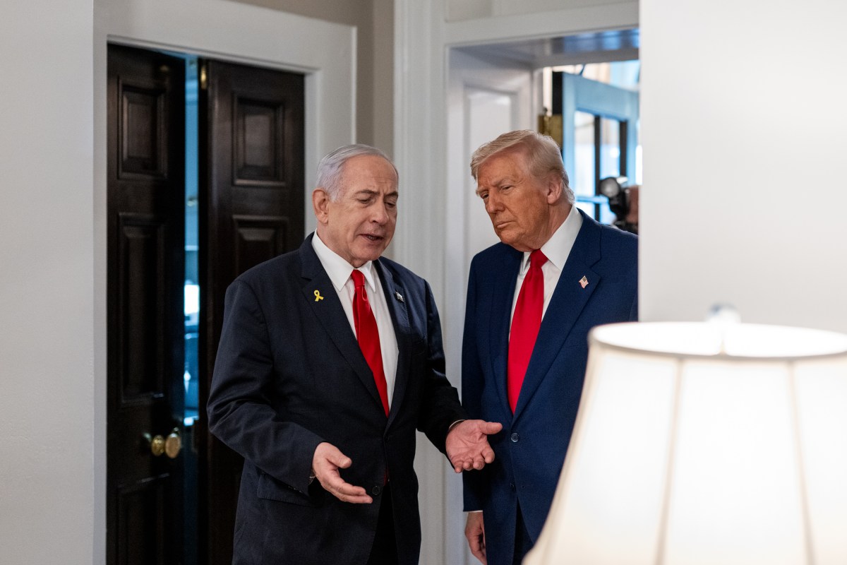 President Donald Trump and senior staff greet Israeli Prime Minister Benjamin Netanyahu, Monday, April 7, 2025, in the West Wing Lobby of the White House. (Official White House Photo by Joyce N. Boghosian)