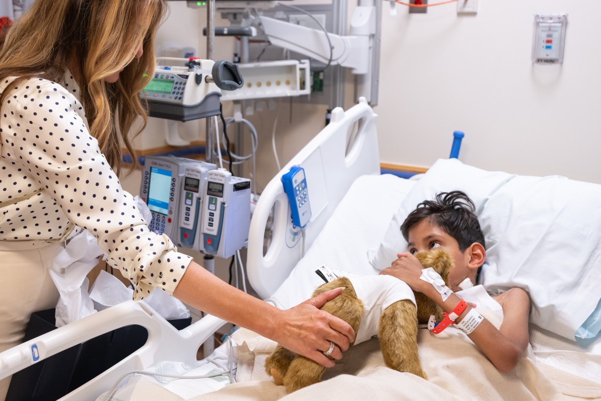 First Lady Melania Trump visits a young patient and his family at Children’s National Hospital, Thursday, July 3, 2025, in Washington, D.C.(Official White House Photo by Andrea Hanks)