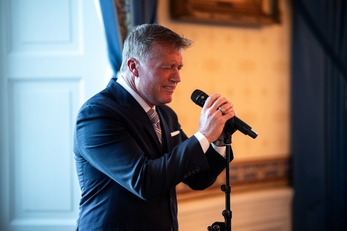 Singer Charles Billingsley performs at an Easter prayer service and dinner, Wednesday, April 16, 2025, in the Blue Room of the White House. (Official White House Photo by Joyce N. Boghosian)