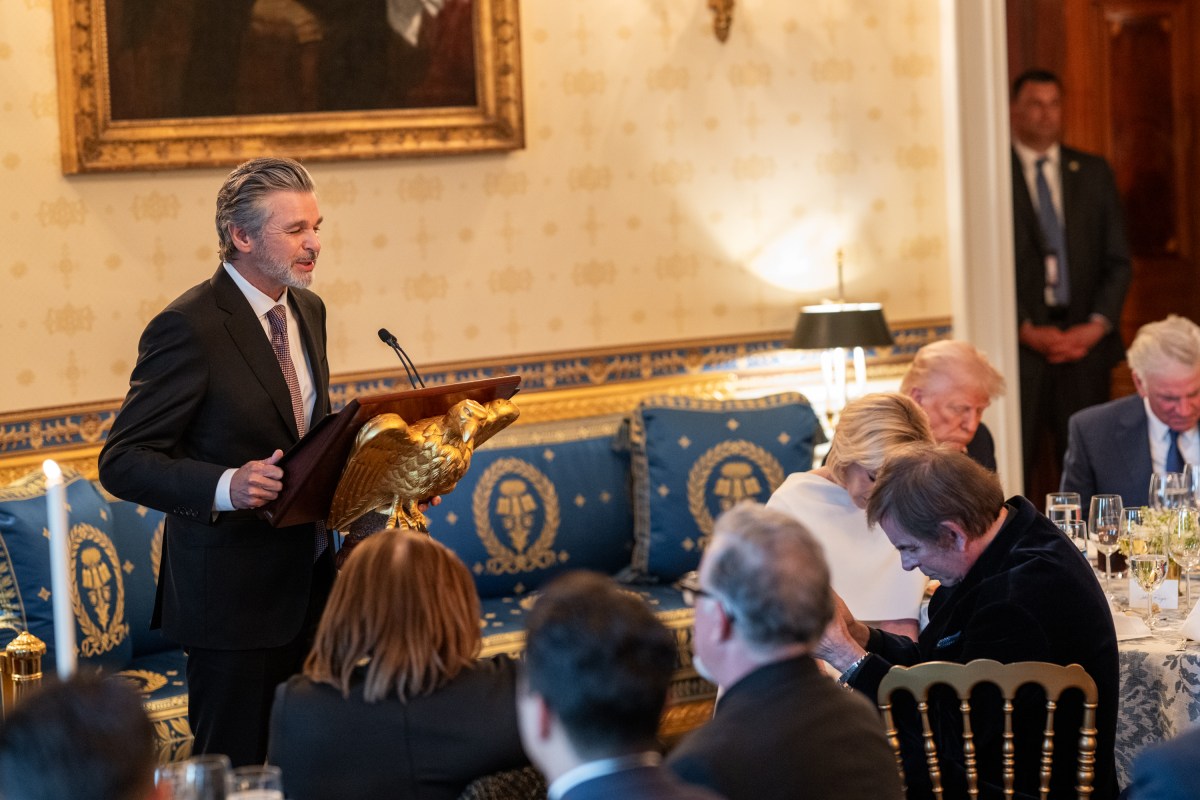 Pastor Jentezen Franklin delivers a blessing over the food at an Easter prayer service and dinner, Wednesday, April 16, 2025, in the Blue Room of the White House. (Official White House Photo by Joyce N. Boghosian)