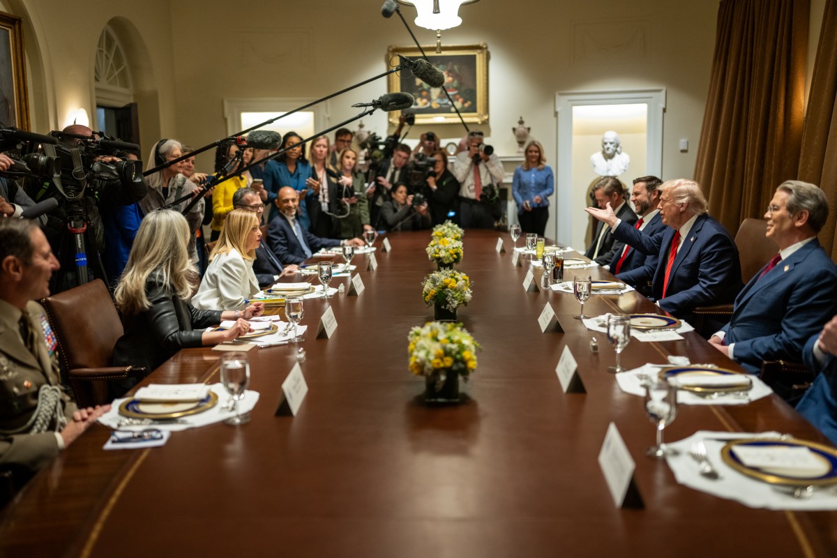 President Donald Trump hosts a bilateral lunch with Prime Minister Giorgia Meloni of Italy, Thursday, April 17, 2025, in the Cabinet Room. (Official White House Photo by Daniel Torok)