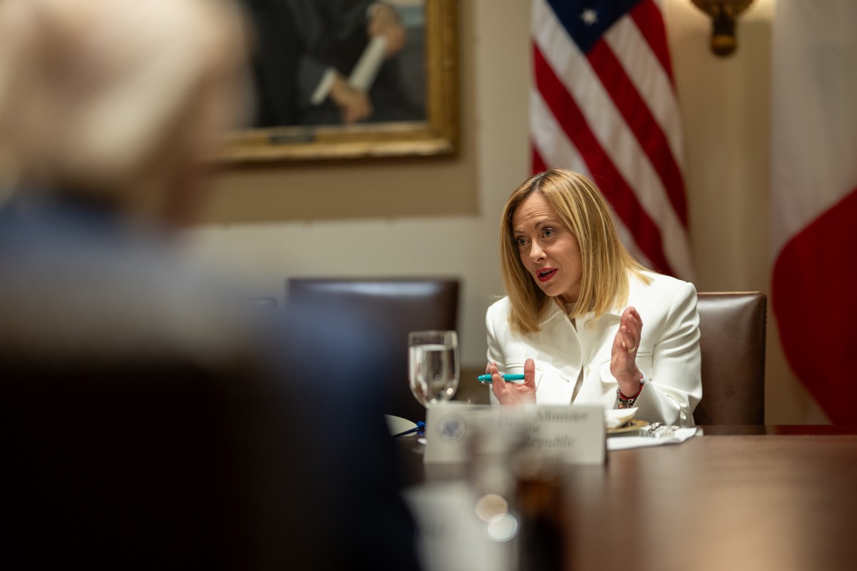 President Donald hosts a bilateral lunch with Prime Minister Giorgia Meloni of Italy, Thursday, April 17, 2025, in the Cabinet Room. (Official White House Photo by Daniel Torok)