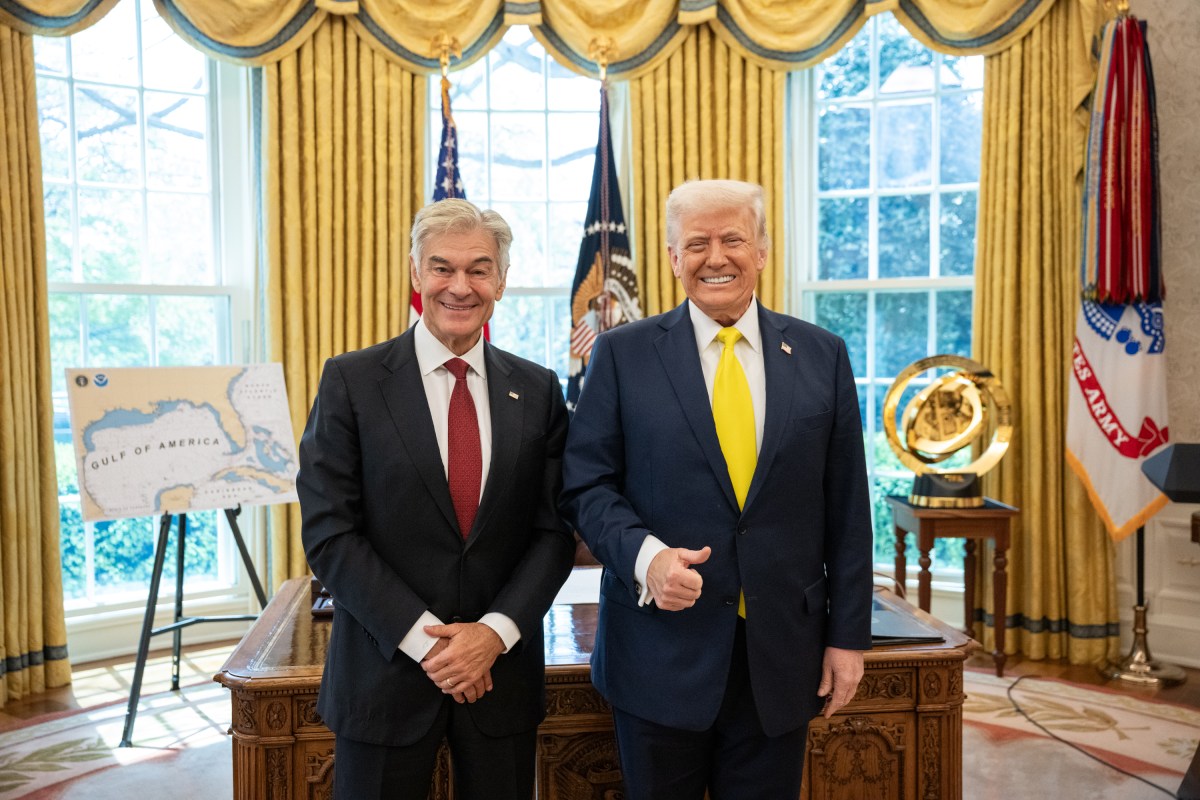 Mehmet Oz poses for a photo with President Donald Trump in the Oval Office before his swearing-in ceremony for Administrator of the Centers for Medicare and Medicaid Services Mehmet Oz, Friday, April 18, 2025. (Official White House Photo by Molly Riley)