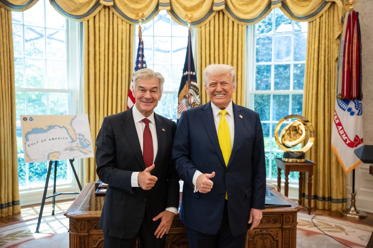 Mehmet Oz poses for a photo with President Donald Trump in the Oval Office before his swearing-in ceremony for Administrator of the Centers for Medicare and Medicaid Services Mehmet Oz, Friday, April 18, 2025. (Official White House Photo by Molly Riley)