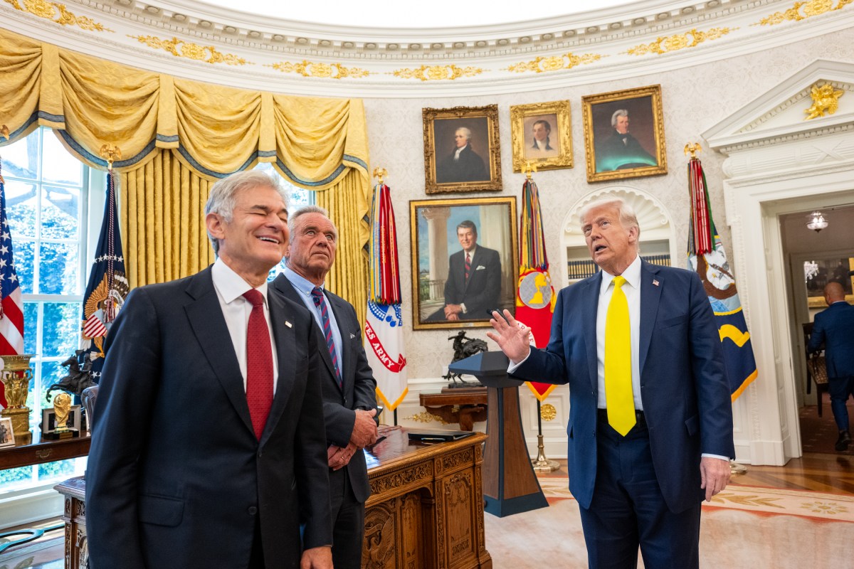 President Donald Trump participates in the swearing-in ceremony for Administrator of the Centers for Medicare and Medicaid Services Mehmet Oz, Friday, April 18, 2025, in the Oval Office. (Official White House Photo by Molly Riley)