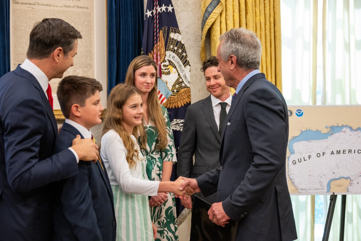President Donald Trump participates in the swearing-in ceremony for Administrator of the Centers for Medicare and Medicaid Services Mehmet Oz, Friday, April 18, 2025, in the Oval Office. (Official White House Photo by Molly Riley)