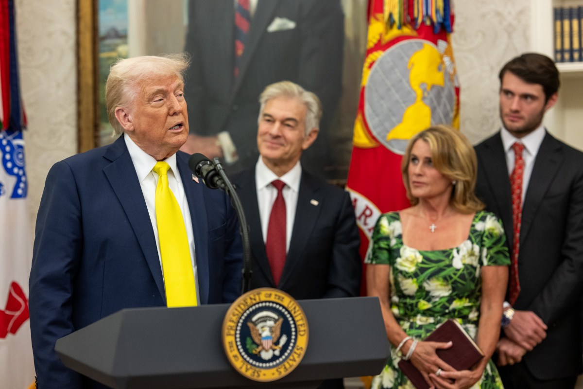 President Donald Trump participates in the swearing-in ceremony for Administrator of the Centers for Medicare and Medicaid Services Mehmet Oz, Friday, April 18, 2025, in the Oval Office. (Official White House Photo by Molly Riley)