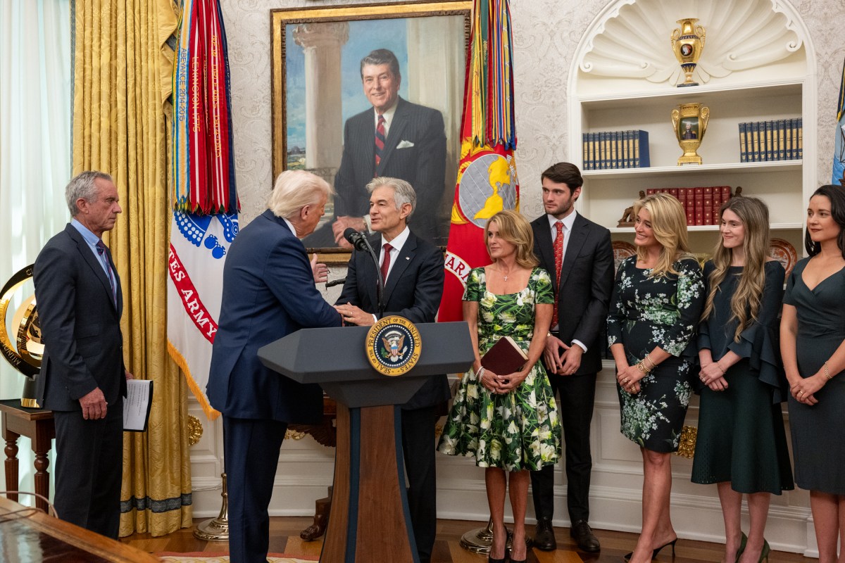 President Donald Trump participates in the swearing-in ceremony for Administrator of the Centers for Medicare and Medicaid Services Mehmet Oz, Friday, April 18, 2025, in the Oval Office. (Official White House Photo by Molly Riley)