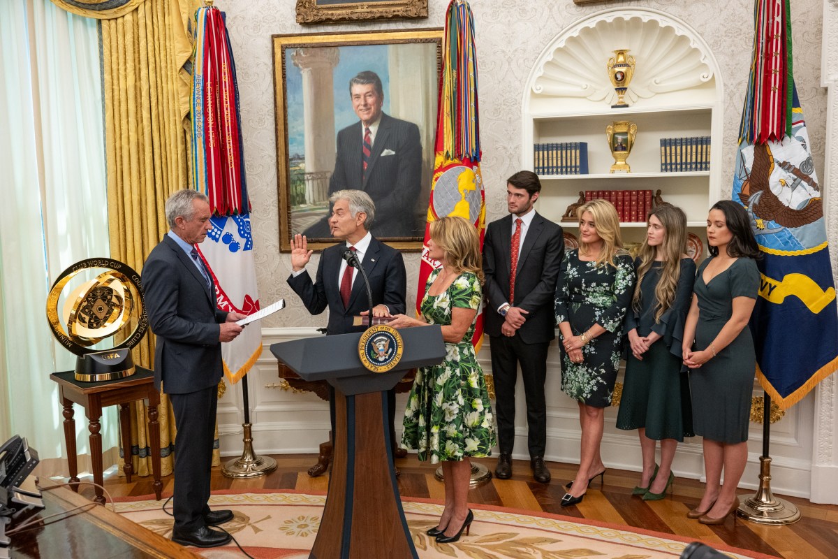 President Donald Trump participates in the swearing-in ceremony for Administrator of the Centers for Medicare and Medicaid Services Mehmet Oz, Friday, April 18, 2025, in the Oval Office. (Official White House Photo by Molly Riley)
