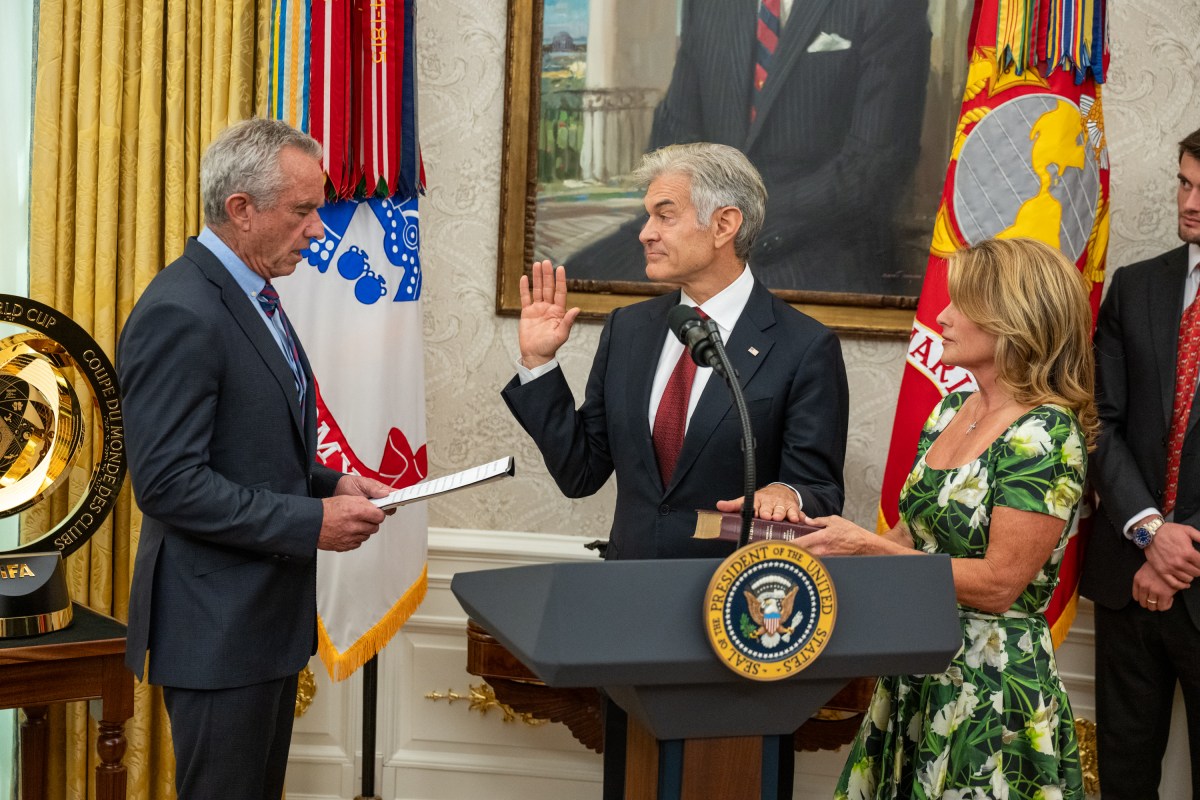President Donald Trump participates in the swearing-in ceremony for Administrator of the Centers for Medicare and Medicaid Services Mehmet Oz, Friday, April 18, 2025, in the Oval Office. (Official White House Photo by Molly Riley)