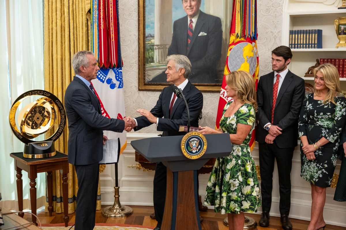 President Donald Trump participates in the swearing-in ceremony for Administrator of the Centers for Medicare and Medicaid Services Mehmet Oz, Friday, April 18, 2025, in the Oval Office. (Official White House Photo by Molly Riley)