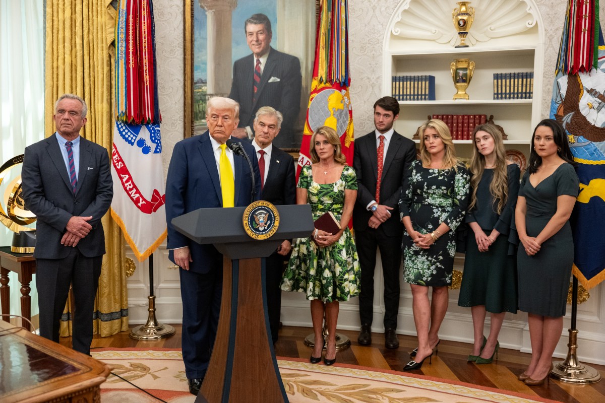 President Donald Trump participates in the swearing-in ceremony for Administrator of the Centers for Medicare and Medicaid Services Mehmet Oz, Friday, April 18, 2025, in the Oval Office. (Official White House Photo by Molly Riley)