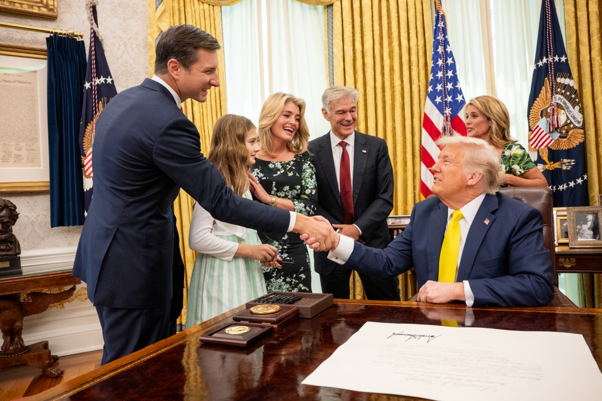 President Donald Trump participates in the swearing-in ceremony for Administrator of the Centers for Medicare and Medicaid Services Mehmet Oz, Friday, April 18, 2025, in the Oval Office. (Official White House Photo by Molly Riley)