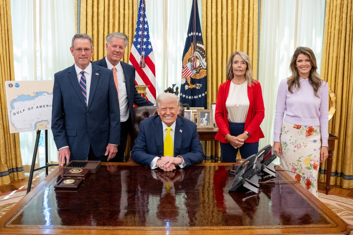 President Donald Trump participates in the swearing-in ceremony for Administrator of the Centers for Medicare and Medicaid Services Mehmet Oz, Friday, April 18, 2025, in the Oval Office. (Official White House Photo by Molly Riley)