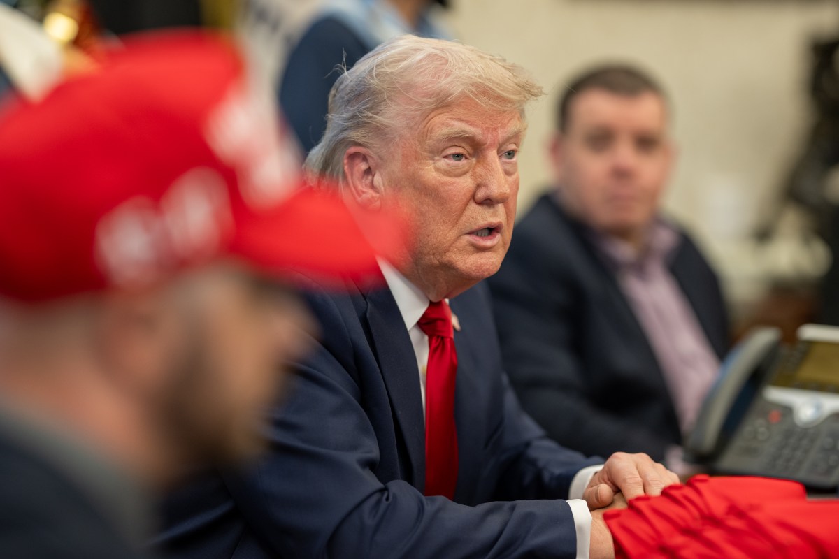 President Donald Trump signs executive orders alongside Secretary of Education Linda McMahon and wounded warriors in the Oval Office, Wednesday, April 23, 2025. (Official White House Photo by Daniel Torok)
