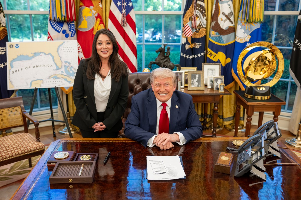 President Donald Trump signs executive orders alongside Secretary of Education Linda McMahon and wounded warriors in the Oval Office, Wednesday, April 23, 2025. (Official White House Photo by Daniel Torok)