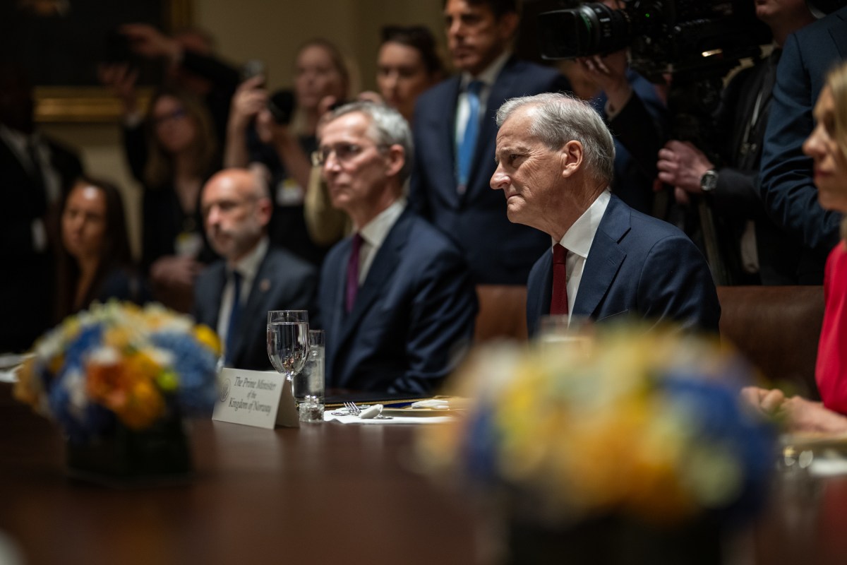President Donald Trump hosts a bilateral lunch with Prime Minister Gahr Store of Norway, Thursday, April 24, 2025, in the Cabinet Room. (Official White House Photo by Daniel Torok)