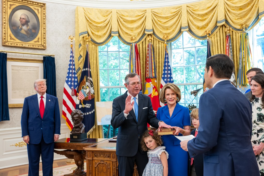 Secretary of State Marco Rubio swears in Ambassador to the U.K. Warren Stephens, Wednesday, April 30, 2025, in the Oval Office. (Official White House Photo by Joyce N. Boghosian)