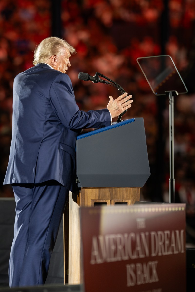 President Donald Trump delivers the Commencement address at the graduation ceremony for the University of Alabama, Thursday, May 1, 2025, at Coleman Coliseum in Tuscaloosa, Alabama. (Official White House Photo by Daniel Torok)
